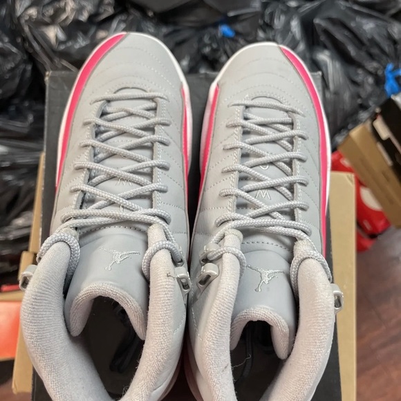 Jordan 12 grey wolf hyper pink - Picture 5 of 8